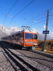 雪山とゴルナーグラート鉄道