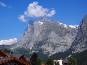 部屋からのアイガー