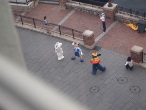 人がいない…！