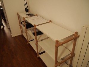 アパートメントの棚