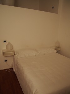 アパートメントのベッド