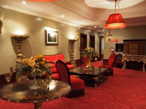 エレベータホールですらこのゴージャスさ。