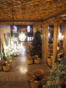 キラキラロビー。