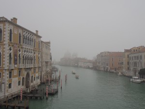 アカデミア橋から