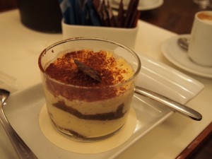 ティラミス。ティラミスは、「アナタもワタシも上がる！」という意味らしい。