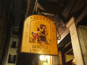 「悪魔と聖水」って意味。ああ、ワインね。