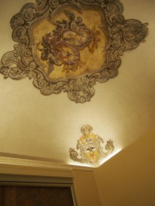 フレスコ画の天井を見ながら眠るなんて初めてでした。