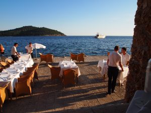 エクセルシオール　レストラン準備