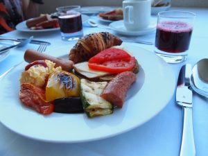 旅に出ると１日２食なので、朝ごはんはモリモリ。
