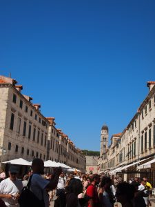 大混雑の旧市街