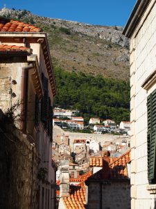 旧市街から外を見る