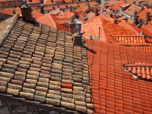 新旧の瓦