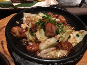 ホルモンとキャベツの味噌炒め